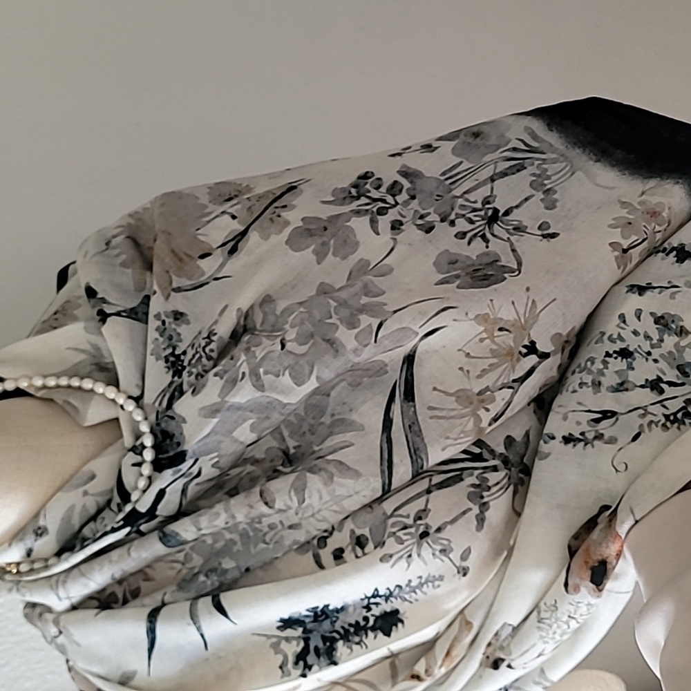Dior Beige and Black Silk Scarf - Picture 4 of 9